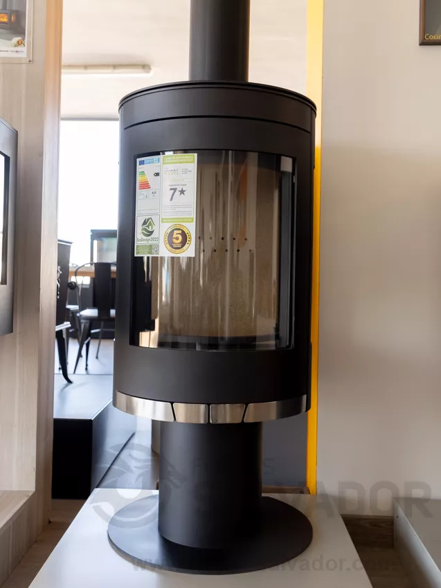 Puede ver Denia Stoves Vega en nuestro showroom.